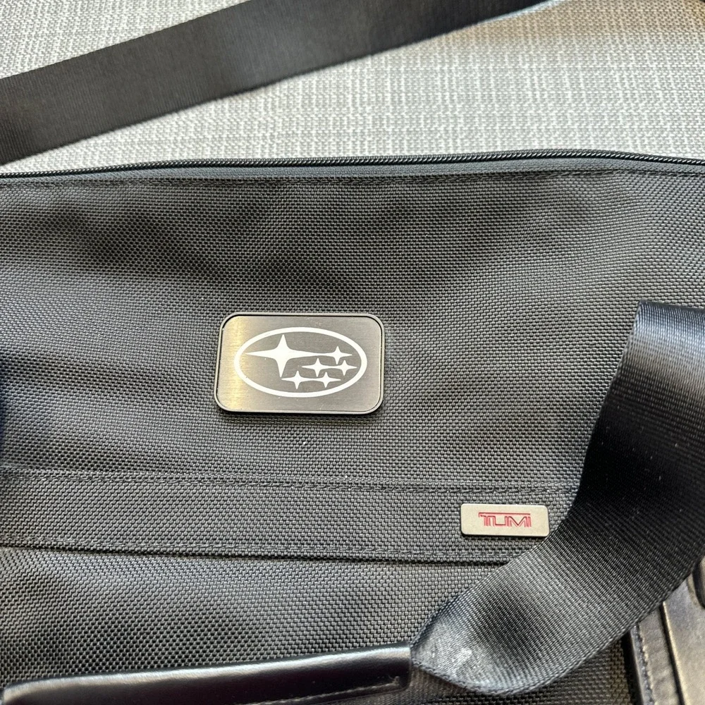 Tumi Subaru Black Ballistic Nylon Duffle Bag Travel Weekender Carry On Shoulder